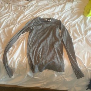 gray long sleeve lulu lemon shirt size 4